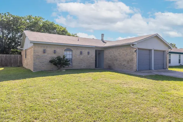 1128 E Georgian Road E, Saginaw, TX 76179