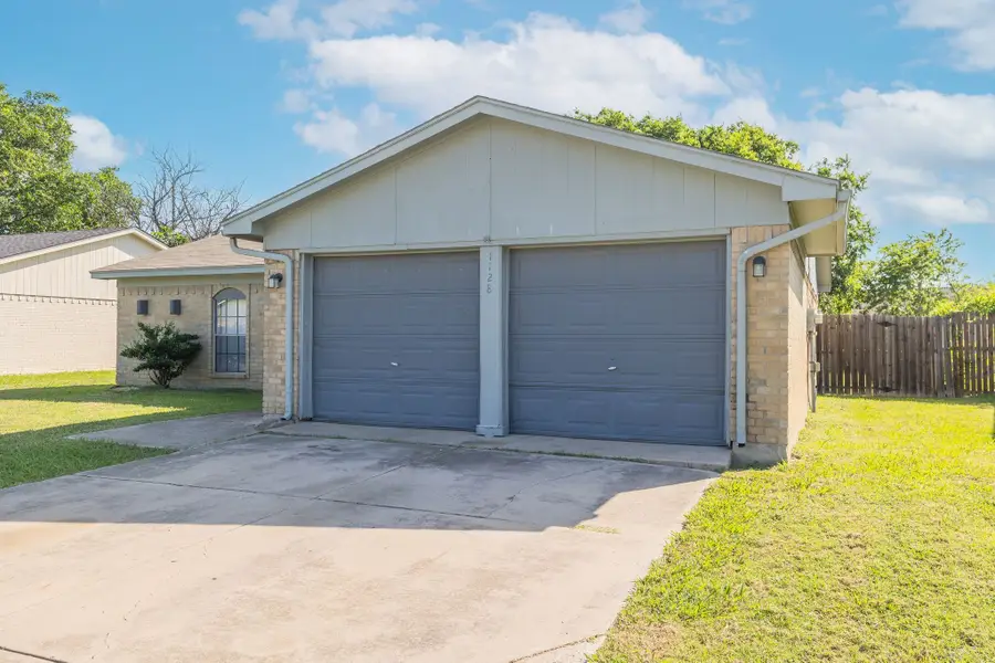 1128 E Georgian Road E, Saginaw, TX 76179 - #3