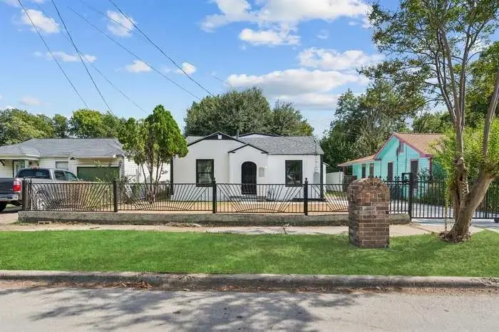 1406 Mentor, Dallas, TX 75216 - #1