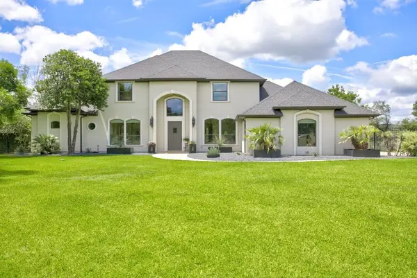 137 Crest Canyon Drive, Fort Worth, TX 76108