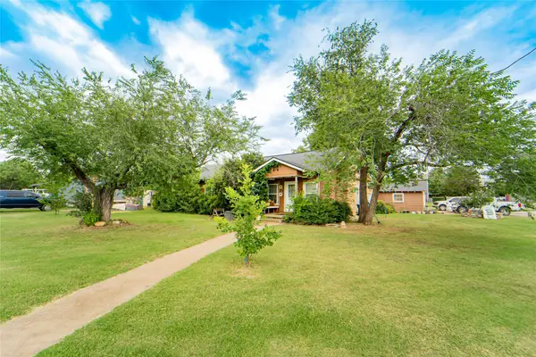 1211 W Hullum Street, Breckenridge, TX 76424