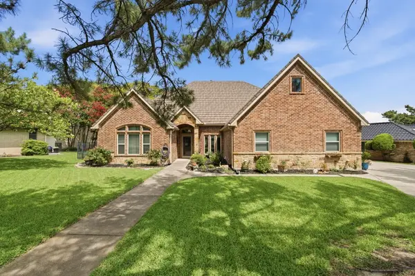 325 Driftwood Court, Azle, TX 76020