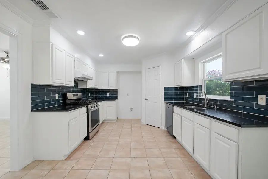 204 Edmundson Court, Arlington, TX 76002 - #3