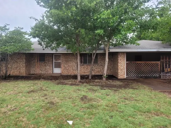 115 S Crescent Drive, Electra, TX 76360