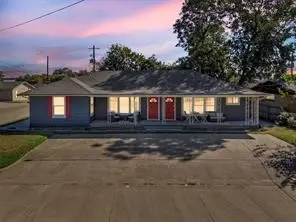 201 S Jones Street, Granbury, TX 76048 - #1
