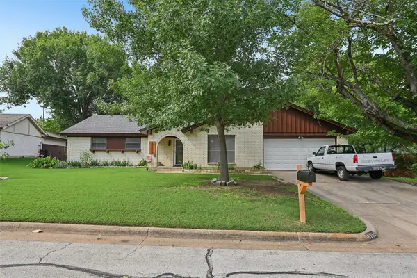 6204 Circleview Drive, Haltom City, TX 76180