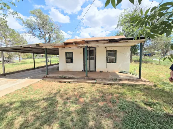 1005 W 3rd Street, Sweetwater, TX 79556