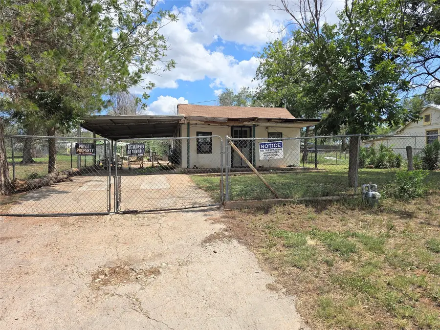 1005 W 3rd Street, Sweetwater, TX 79556 - #2