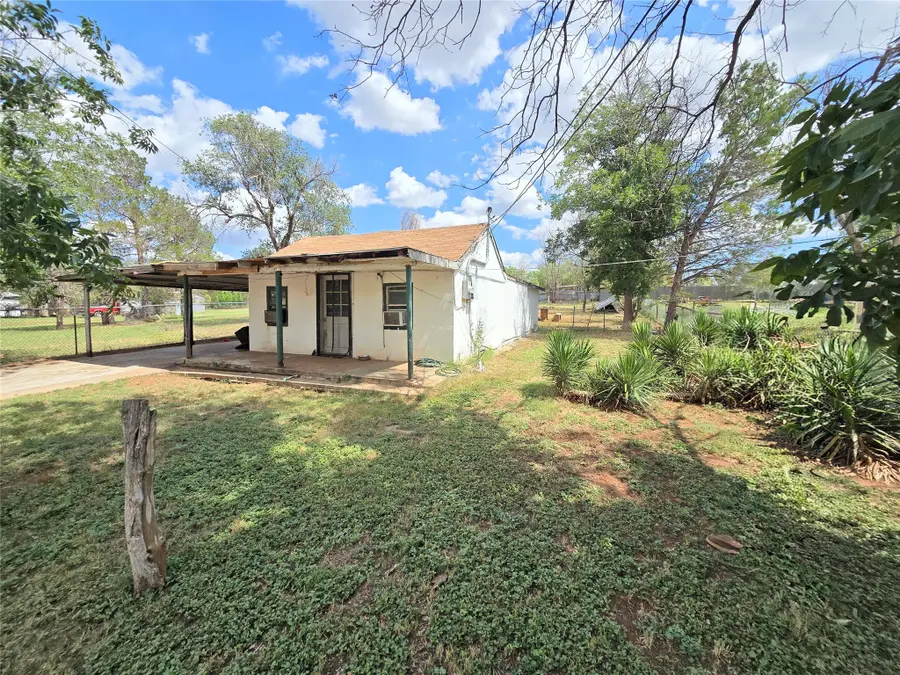 1005 W 3rd Street, Sweetwater, TX 79556 - #3