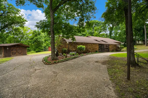 207 Shadowwood Trail, Ovilla, TX 75154