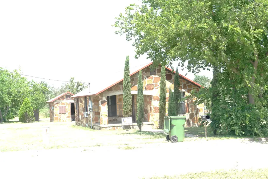 1006 S Bluffton, San Saba, TX 76877 - #2