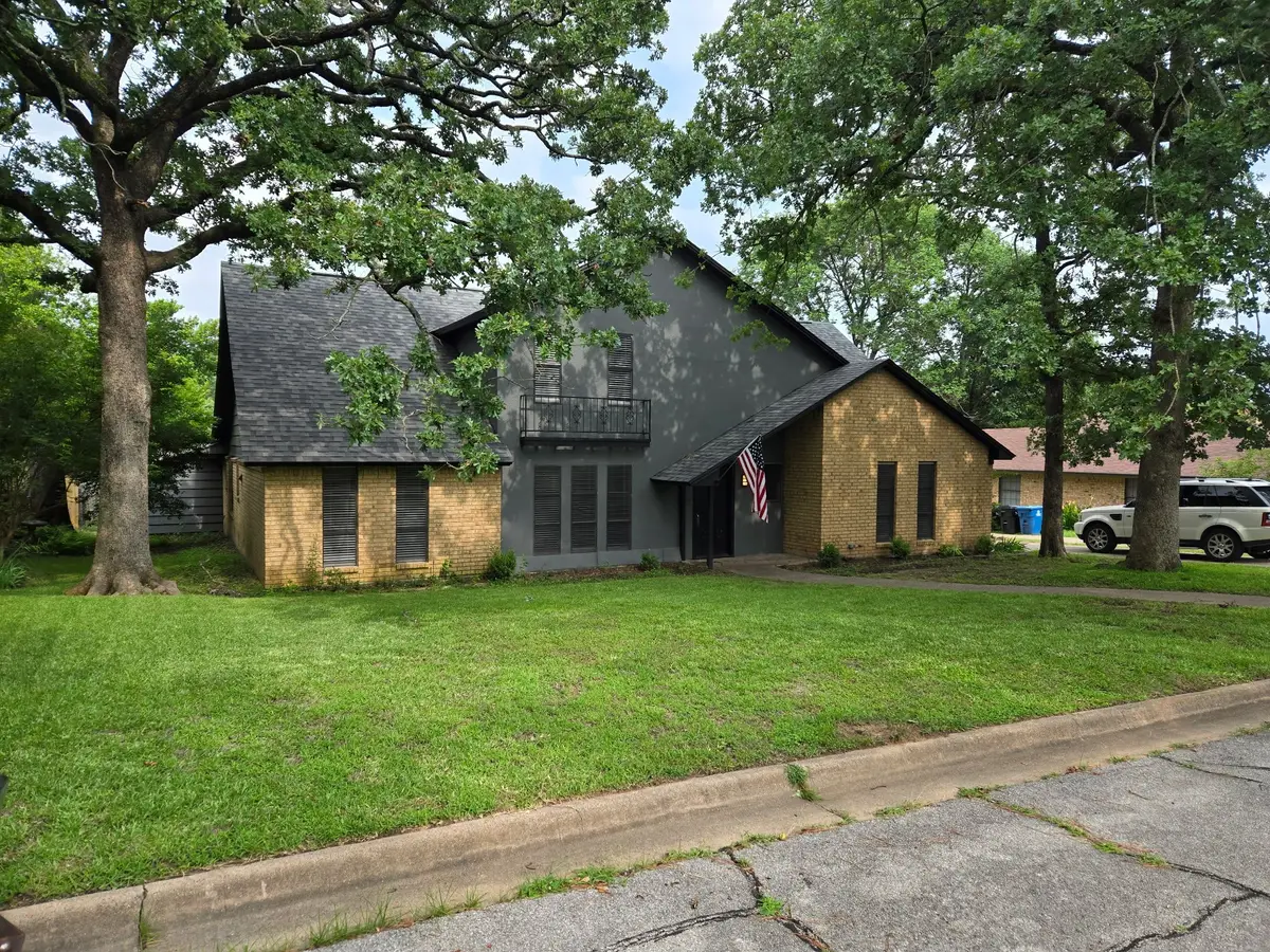 606 Queens Road, Denison, TX 75020 - #1