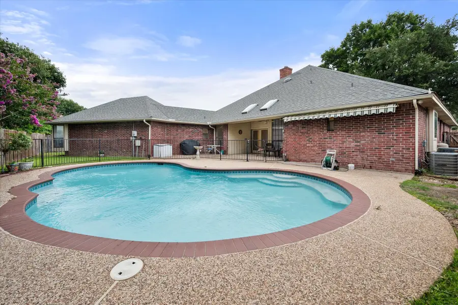 2105 Sleepy Hollow Drive, Arlington, TX 76006 - #2