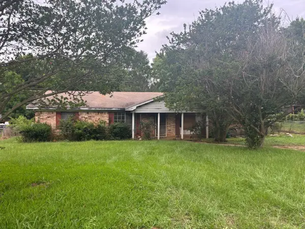 115 Shadycreek Drive, Palestine, TX 75801