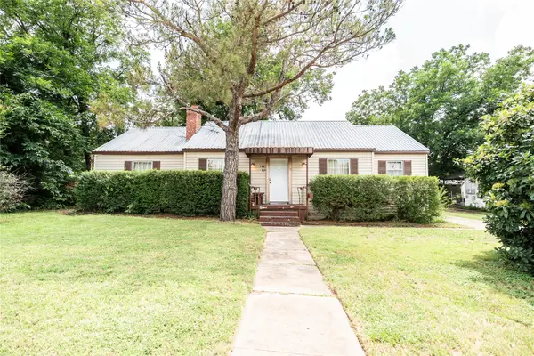706 E Highway 82, Nocona, TX 76255