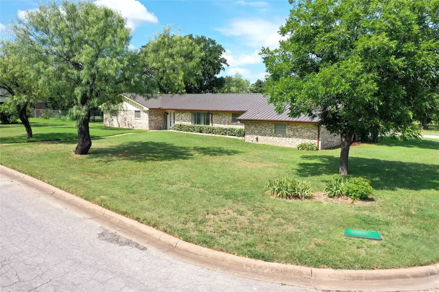 281 Oak Ridge Street, Jacksboro, TX 76458 - #2