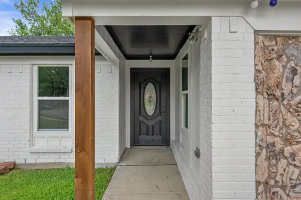 1004 E Georgian Road, Saginaw, TX 76179
