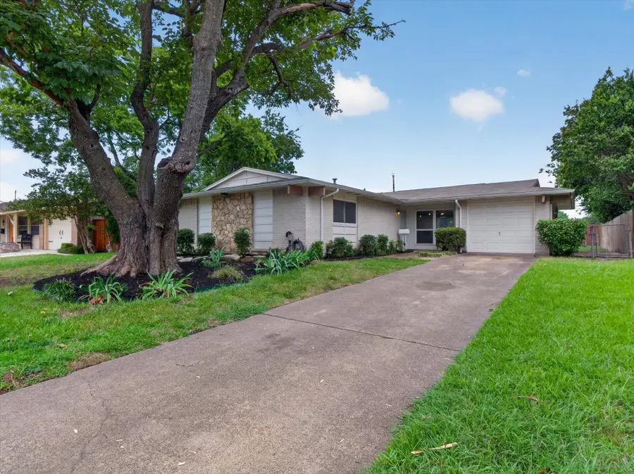 833 Brentwood Lane, Richardson, TX 75080 - #2