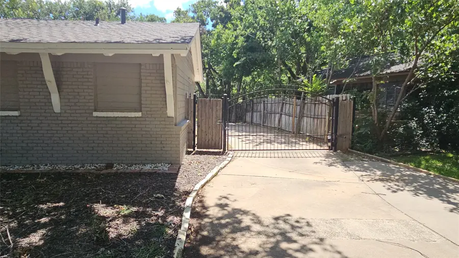 1712 Yolanda Drive, Fort Worth, TX 76112 - #2