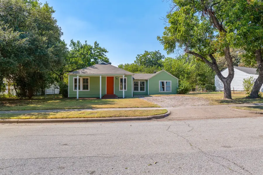 102 San Saba Avenue, Benbrook, TX 76126 - #2