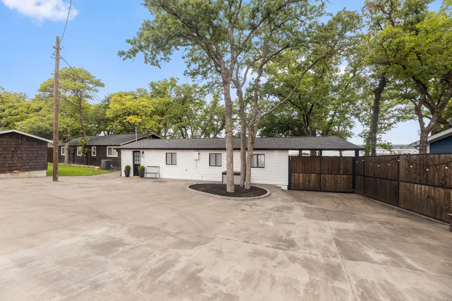 304 W Lake Drive, Weatherford, TX 76087 - #2