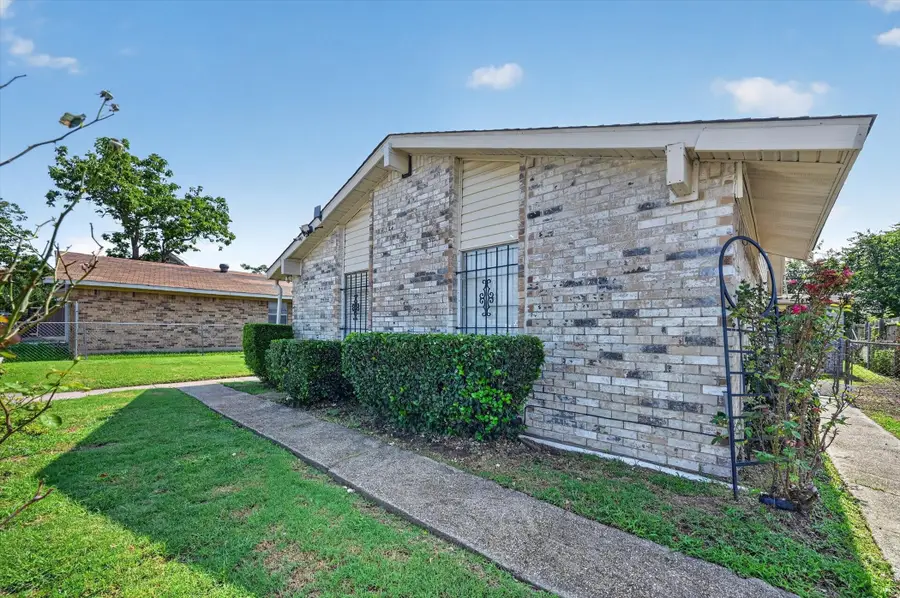 2524 N Saint Augustine Drive, Dallas, TX 75227 - #2
