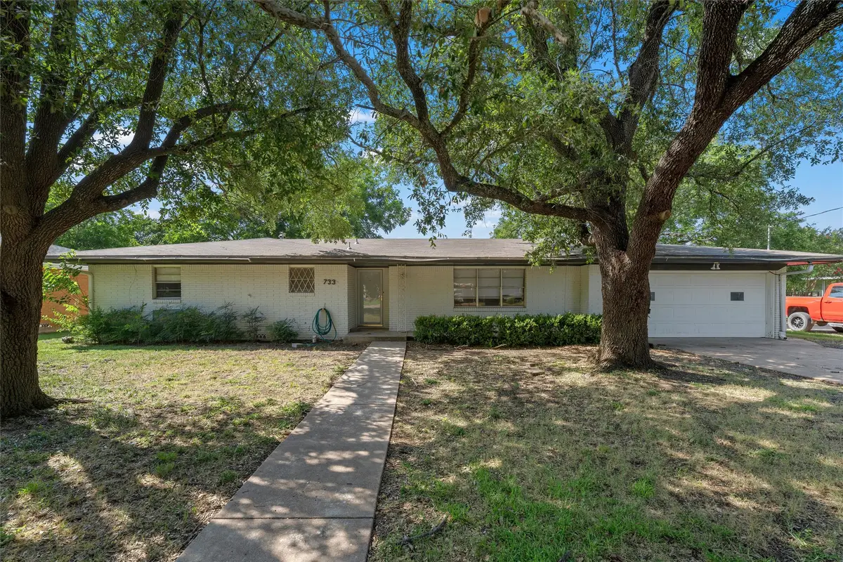 733 W 5th Street, McGregor, TX 76657 - #1