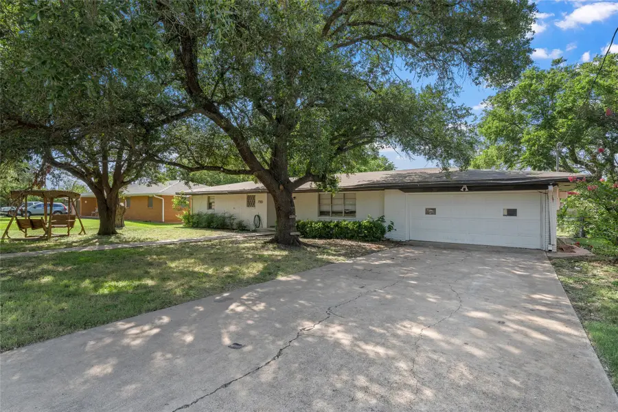 733 W 5th Street, McGregor, TX 76657 - #2