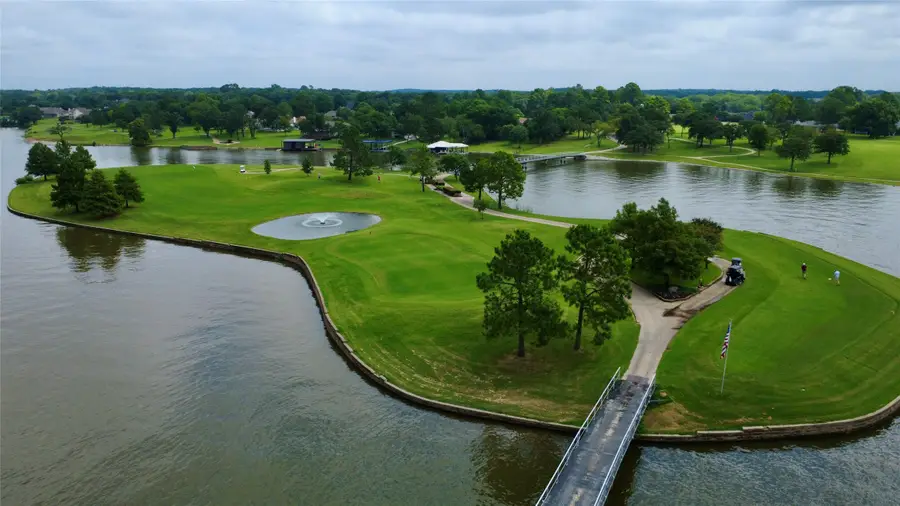 104 Kiowa Drive W, Gainesville, TX 76240 - #2