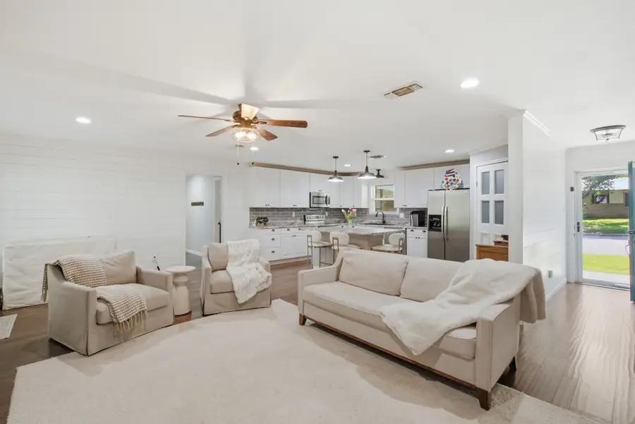 616 S Bowie Street, De Leon, TX 76444 - #3