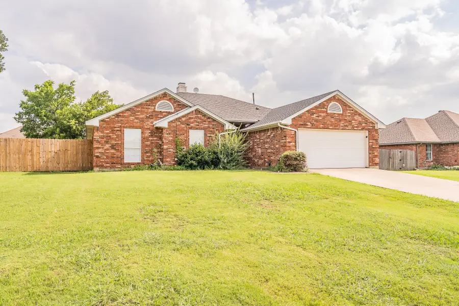 425 Madison Place, Ponder, TX 76259 - #2