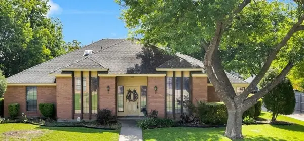 3630 Ridgewood Drive, Grand Prairie, TX 75052