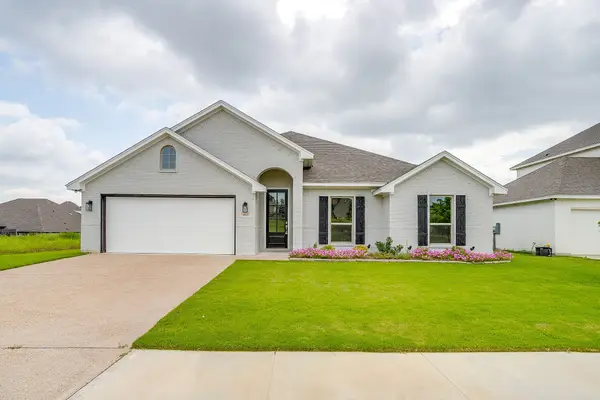 6913 Trail Rock Drive, Benbrook, TX 76126