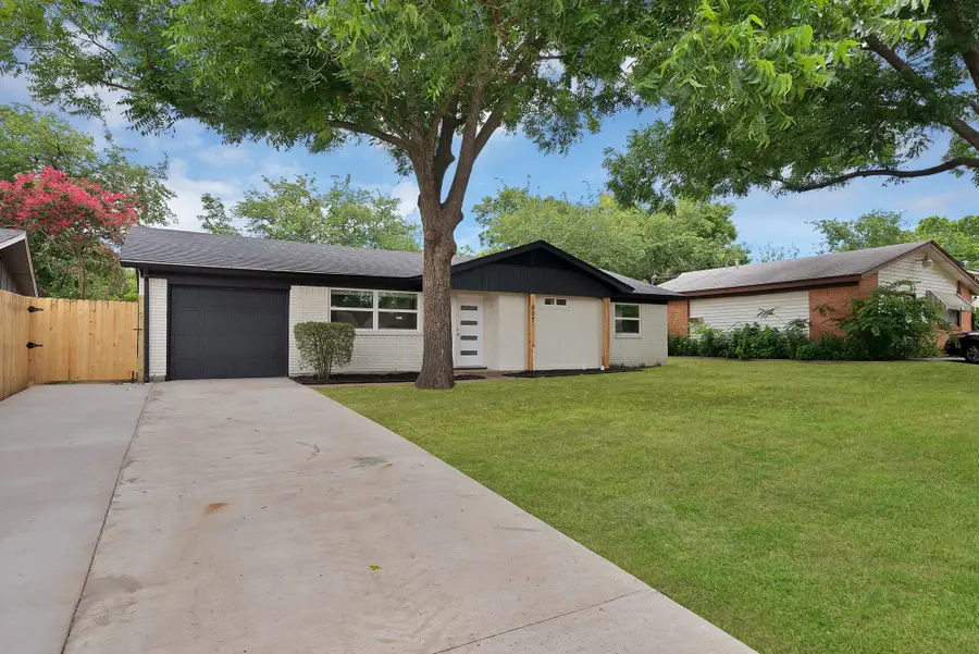 807 Hillcrest Drive, Arlington, TX 76010 - #2