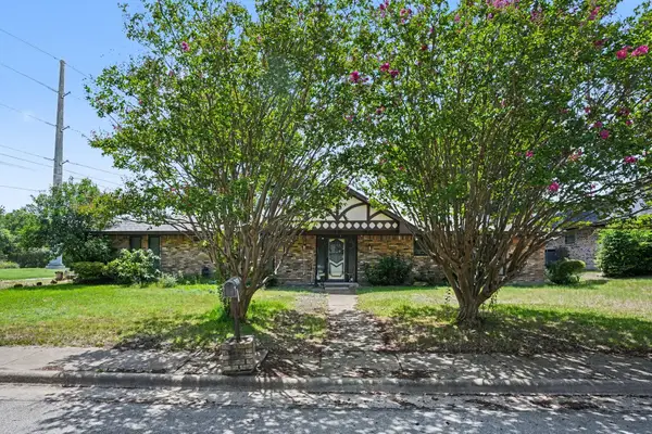 1215 Thunderbrook Drive, DeSoto, TX 75115