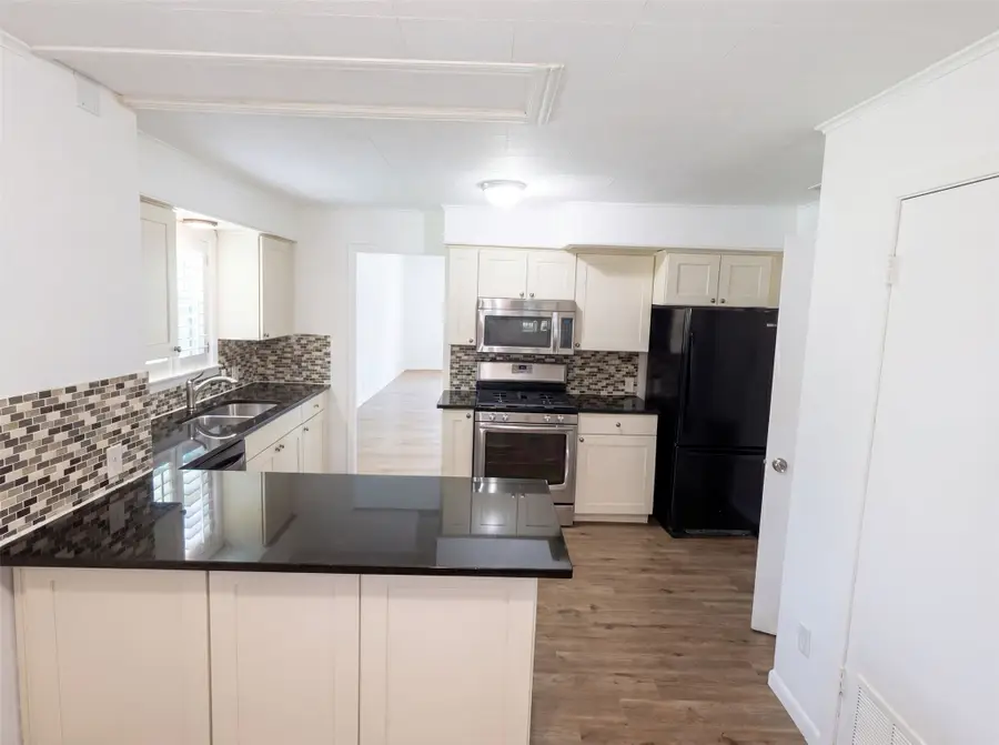 421 N 3rd Street, Jacksboro, TX 76458 - #2