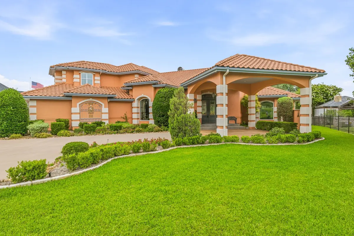 2002 W Emerald Bend Court, Granbury, TX 76049 - #1