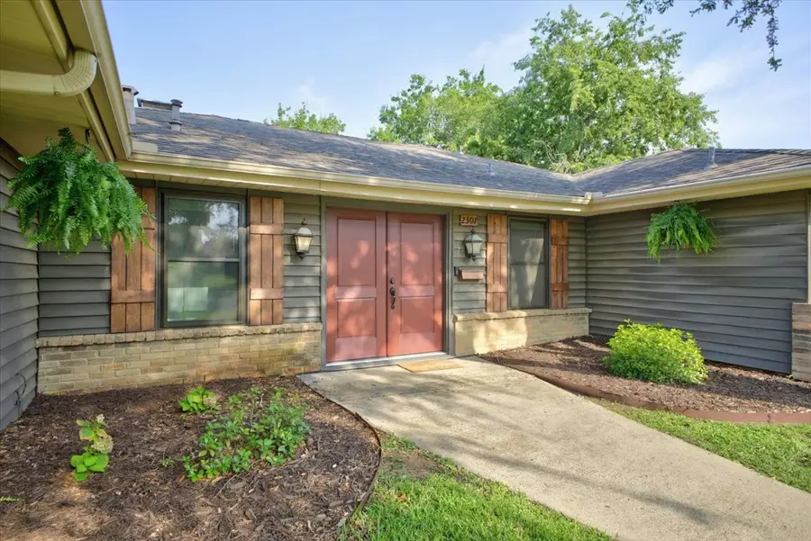 2307 Meadow Creek Drive, Carrollton, TX 75006 - #2