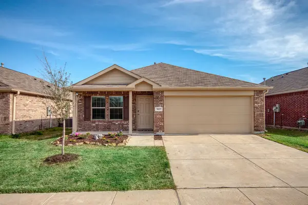 1007 Lady Bird Street, Ennis, TX 75119