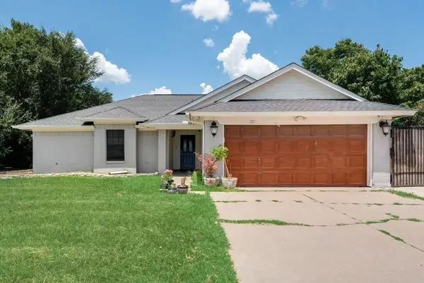 205 Freedom Lane, Arlington, TX 76002