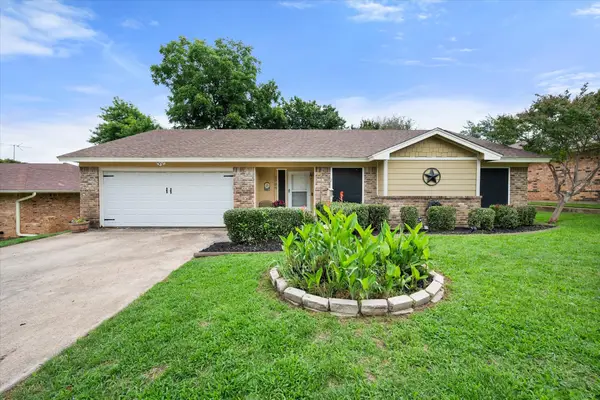2709 Blue Quail Drive, Arlington, TX 76017