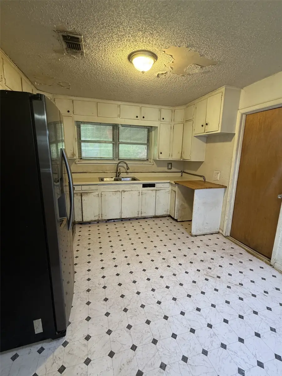 3217 Lakeland Street, Fort Worth, TX 76111 - #3