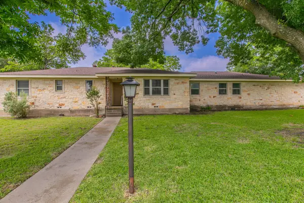 519 1st Street, Hewitt, TX 76643