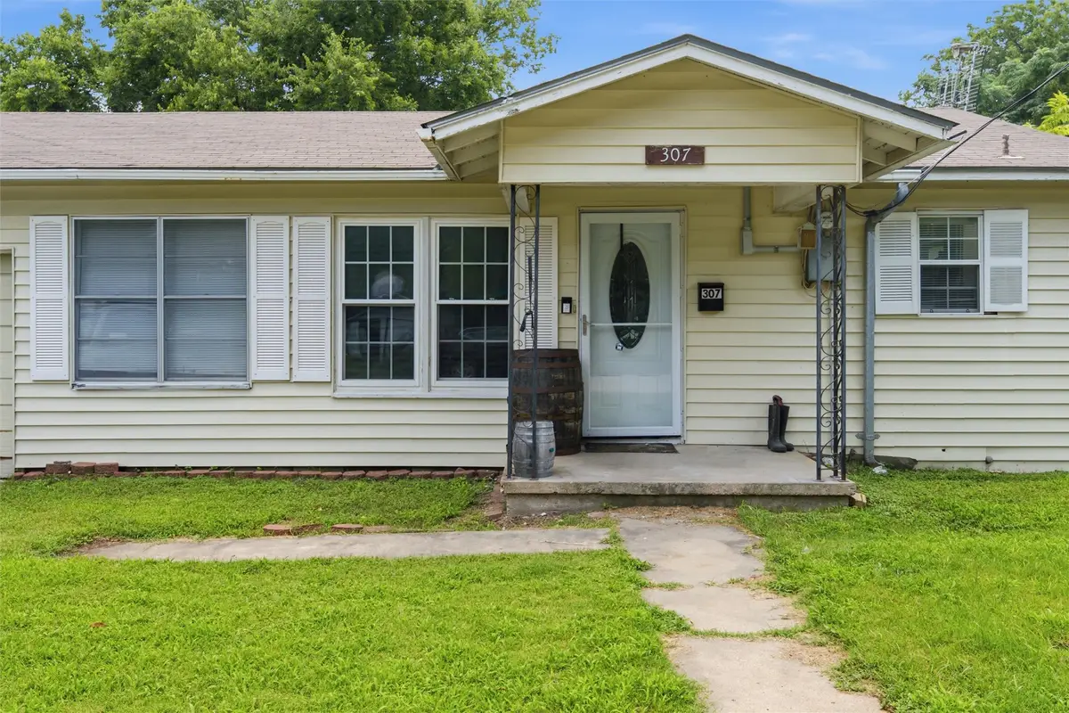 307 W Goddard Street, West, TX 76691 - #1