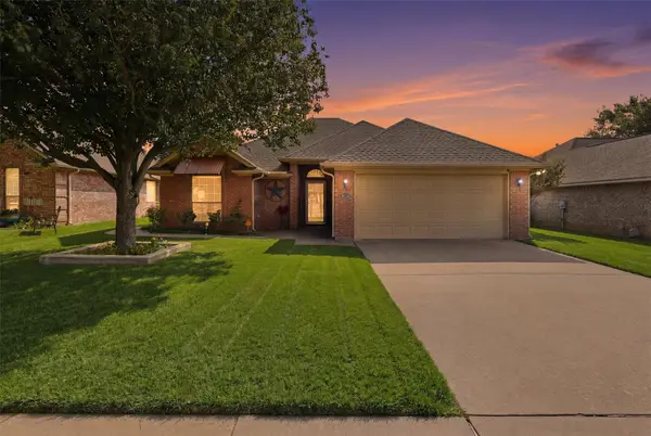708 Hillcrest Drive, Cleburne, TX 76033