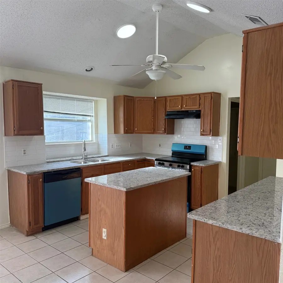 945 Mcgehee Avenue, Cedar Hill, TX 75104 - #3