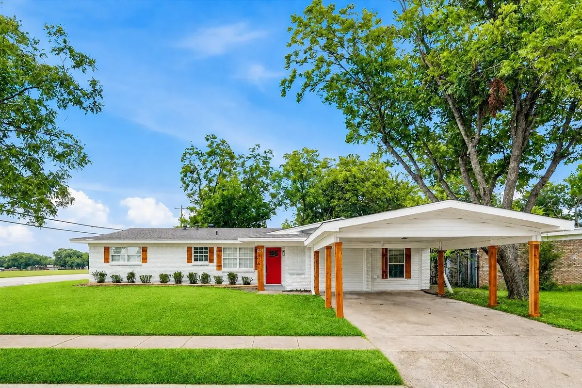 1301 Manor Drive, Cleburne, TX 76033 - #1