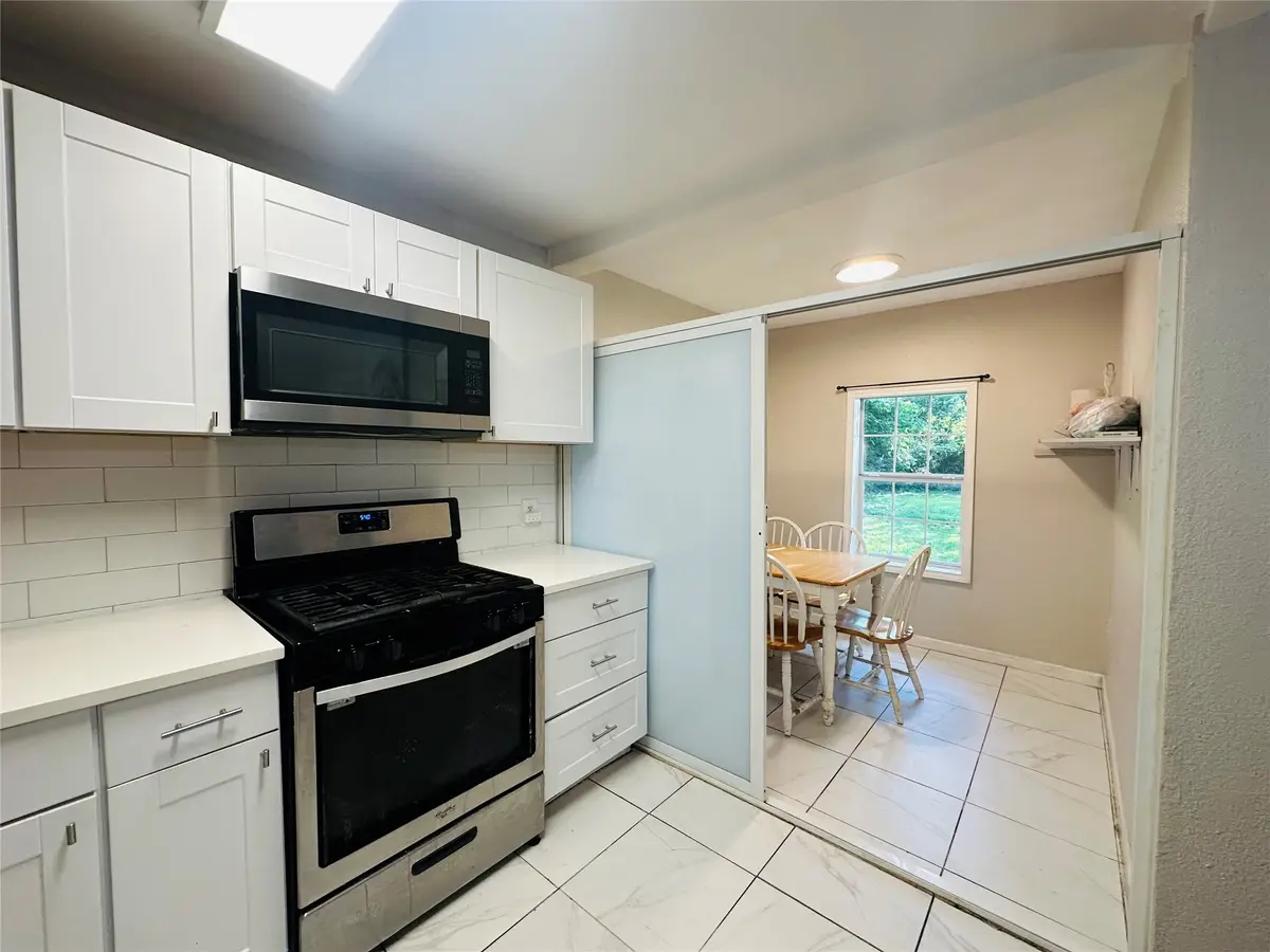 107 N Dwight Avenue, Dallas, TX 75211 - #1