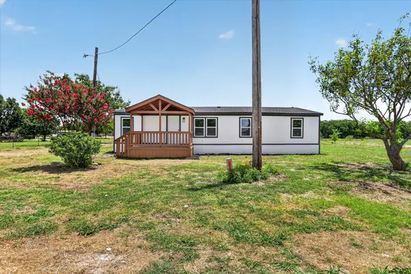 8020 S Prairie Hill Street, Alvarado, TX 76009
