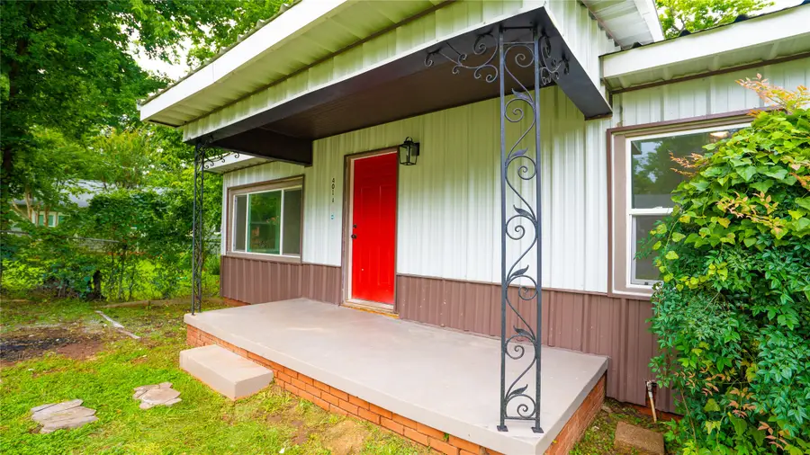 401 W Carolina Street, Palestine, TX 75803 - #2